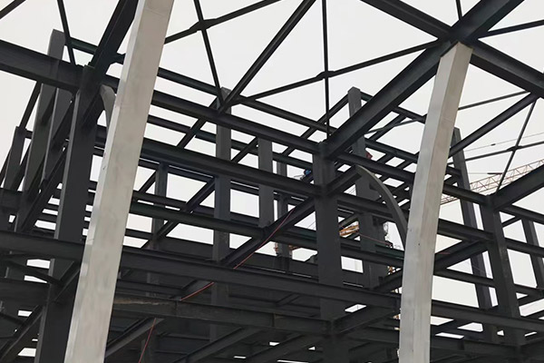 赤峰鋼結(jié)構(gòu)廠房生產(chǎn)的鋼結(jié)構(gòu)有哪些類型？